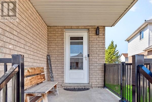 71 Beardmore Crescent, Halton Hills (Ac Acton), Ontario  L7J 2Z1 - Photo 4 - W13040326