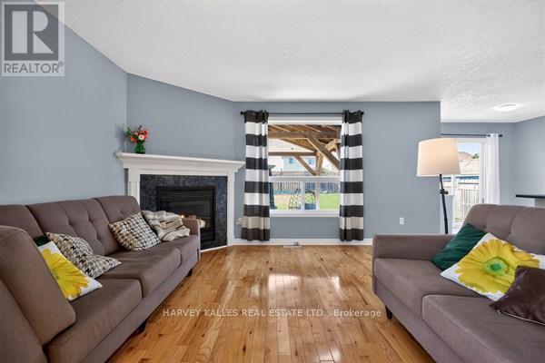 71 Beardmore Crescent, Halton Hills (Ac Acton), Ontario  L7J 2Z1 - Photo 8 - W13040326