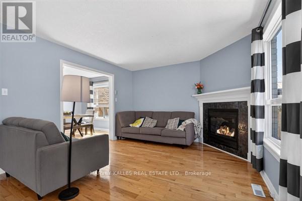 71 Beardmore Crescent, Halton Hills (Ac Acton), Ontario  L7J 2Z1 - Photo 9 - W13040326