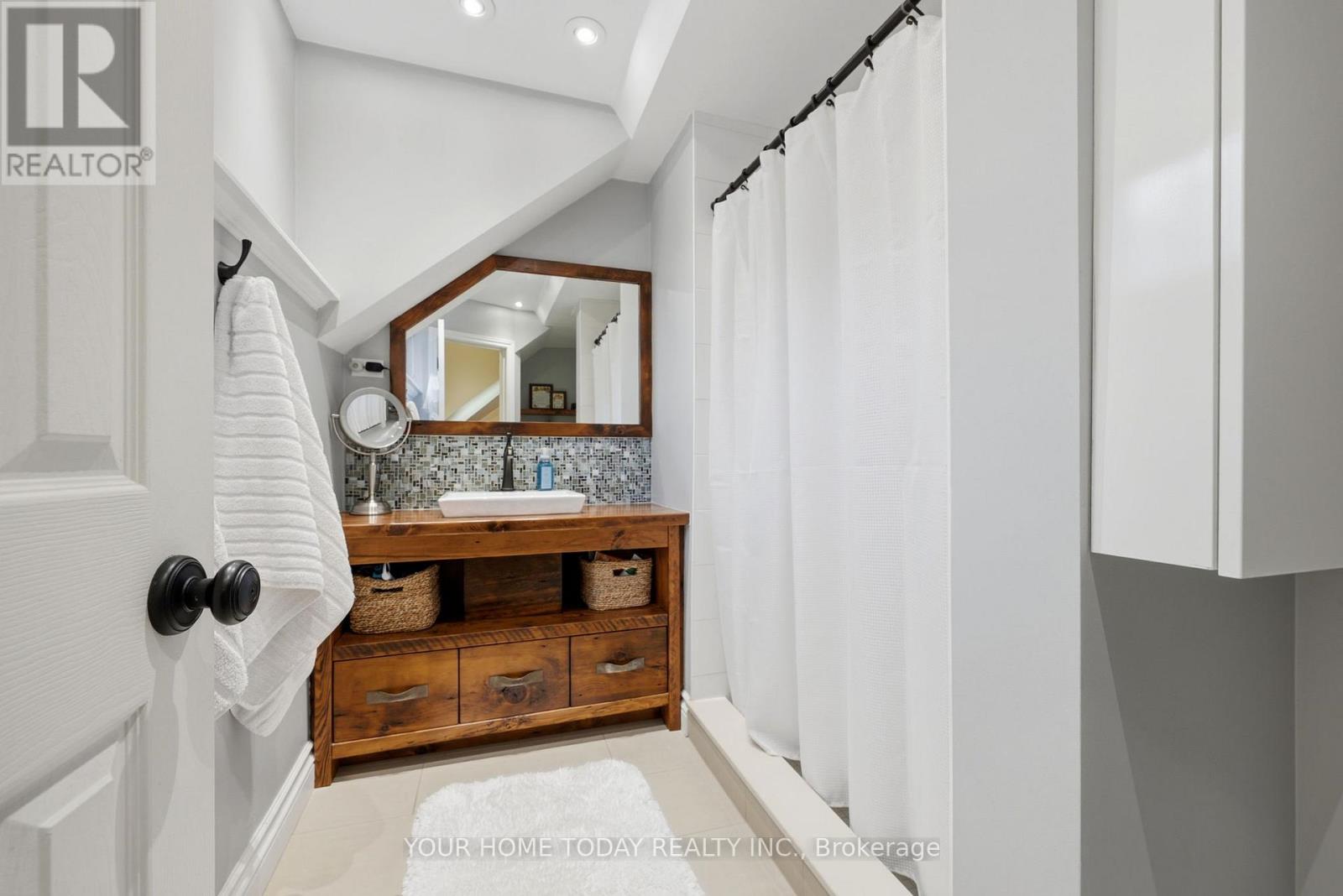 36 Queen Street, Halton Hills (Georgetown), Ontario  L7G 2E6 - Photo 23 - W13041692