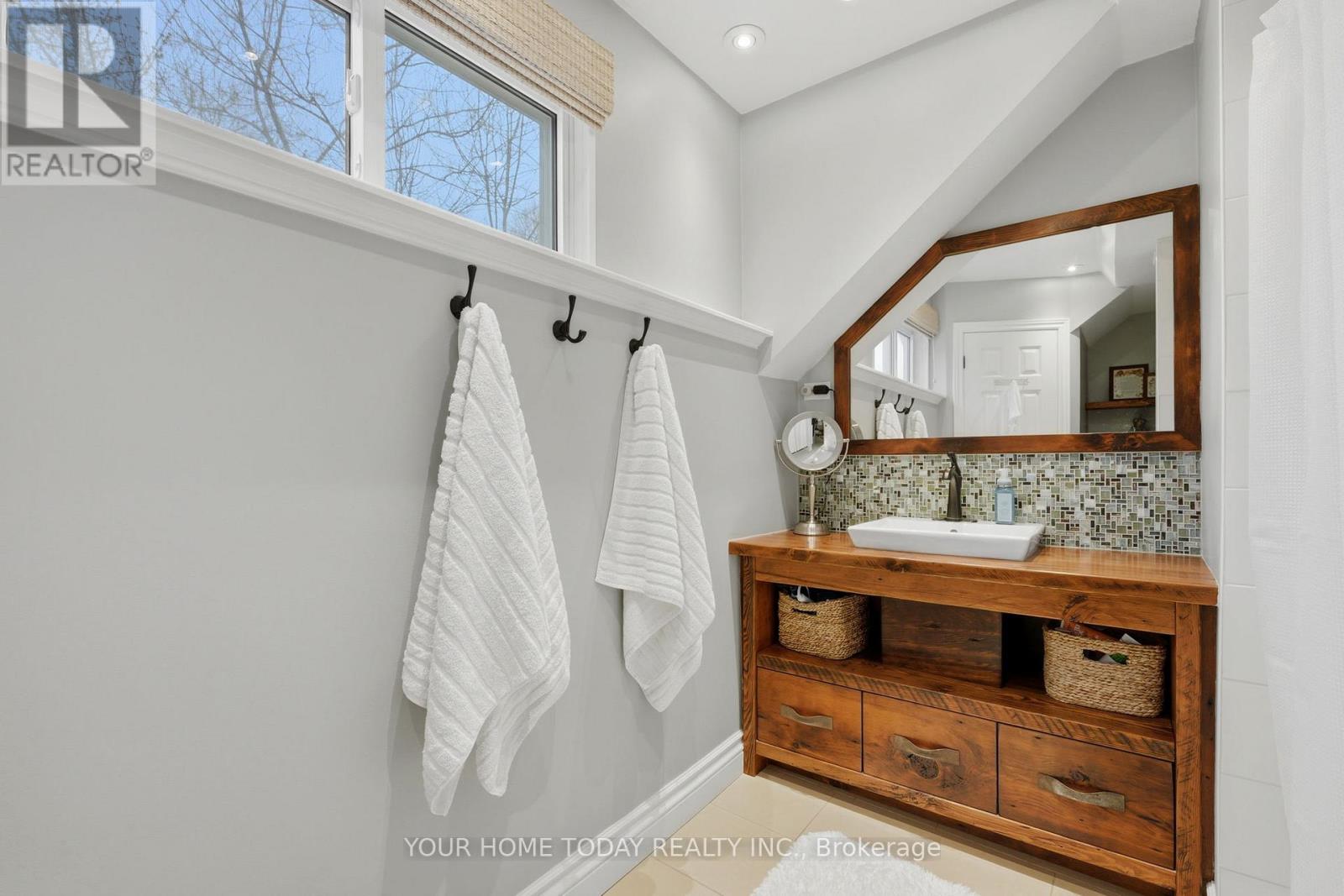 36 Queen Street, Halton Hills (Georgetown), Ontario  L7G 2E6 - Photo 24 - W13041692