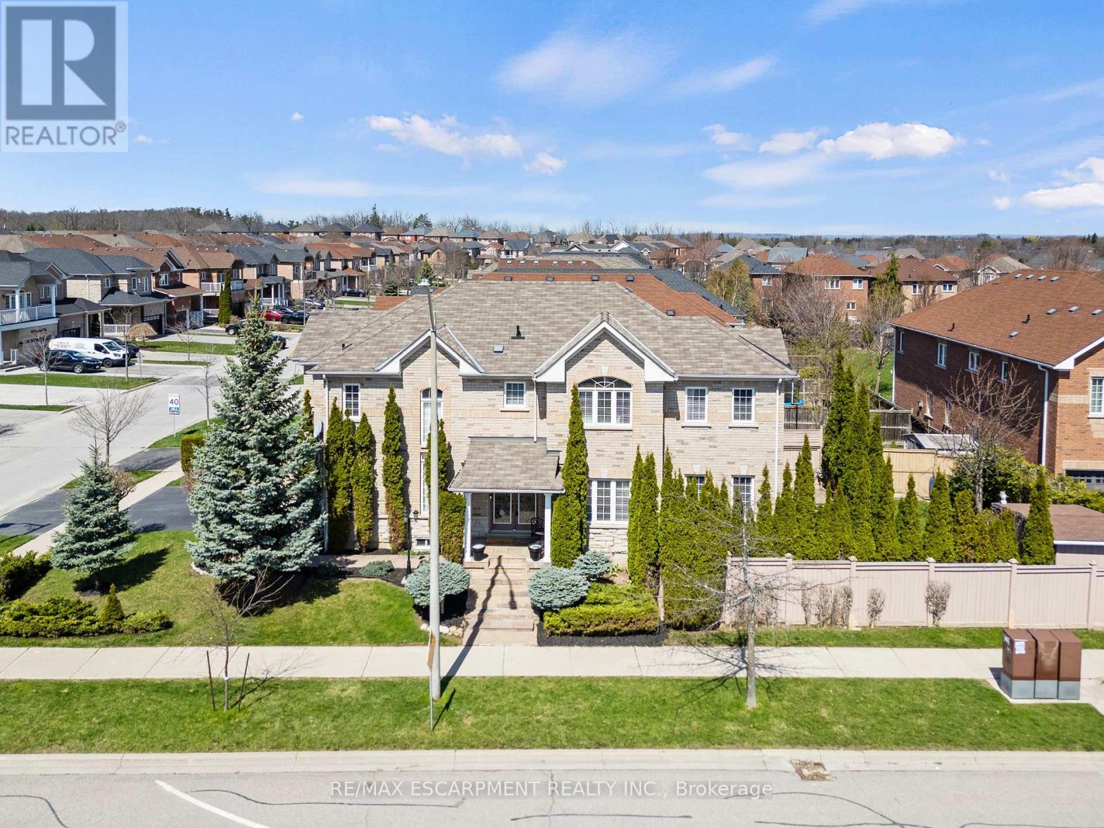 200 Miller Drive, Halton Hills (Georgetown), Ontario  L7G 6N3 - Photo 2 - W13042490