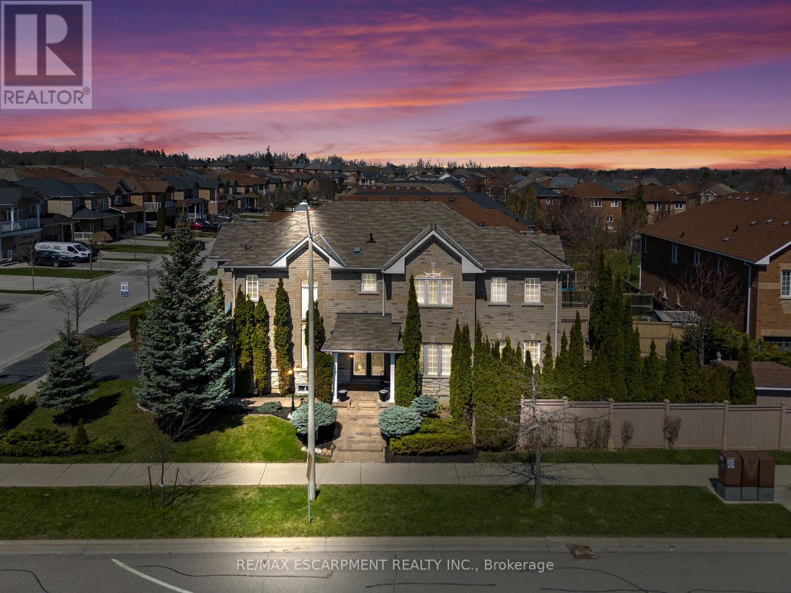 200 Miller Drive, Halton Hills (Georgetown), Ontario  L7G 6N3 - Photo 3 - W13042490