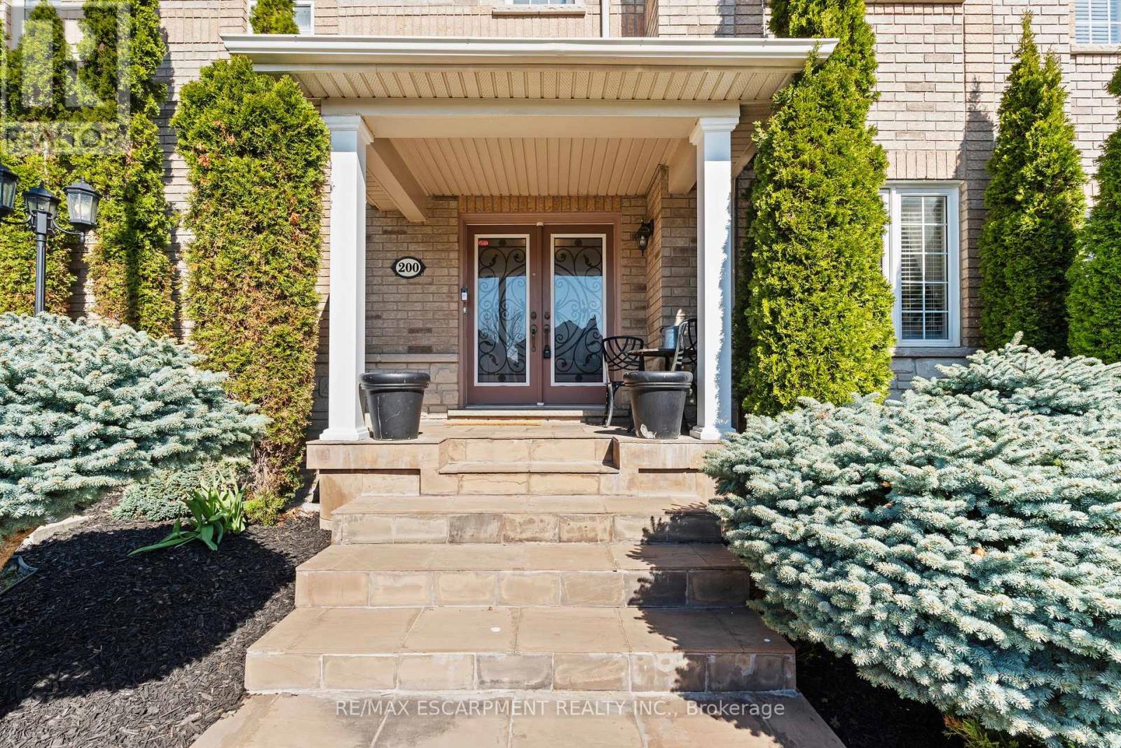 200 Miller Drive, Halton Hills (Georgetown), Ontario  L7G 6N3 - Photo 8 - W13042490