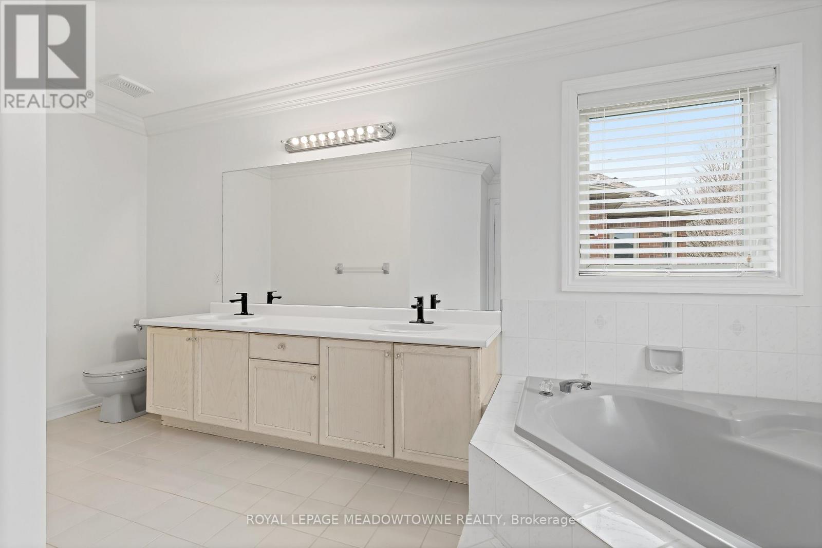 29 Hamilton Crescent, Halton Hills (Georgetown), Ontario  L7G 5K9 - Photo 27 - W13042904