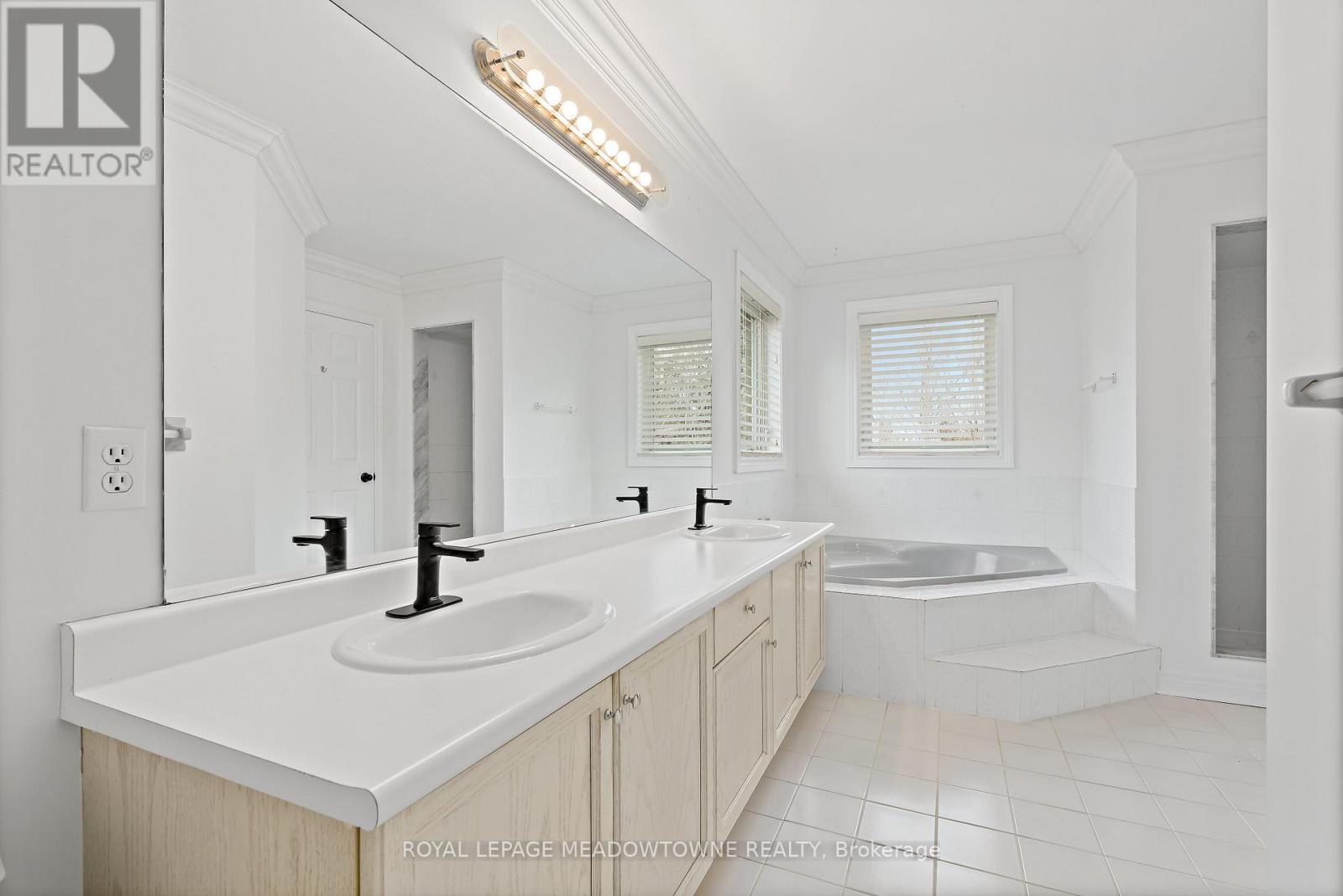 29 Hamilton Crescent, Halton Hills (Georgetown), Ontario  L7G 5K9 - Photo 28 - W13042904