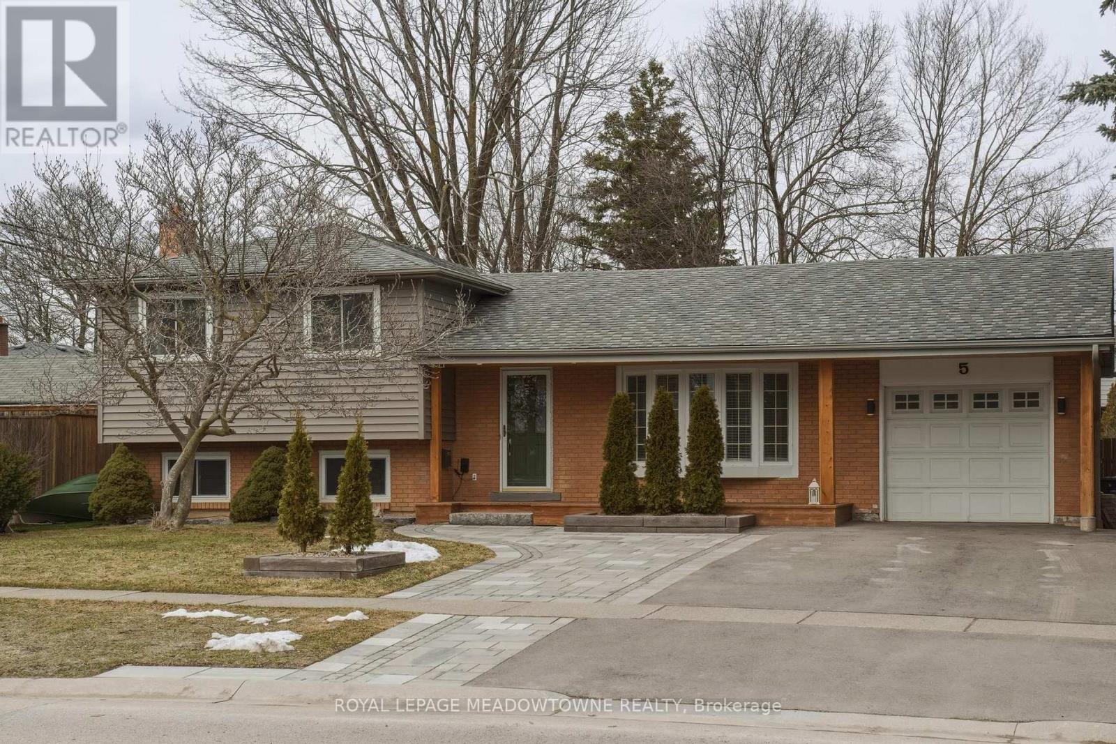 5 Rosefield Drive, Halton Hills (Georgetown), Ontario  L7G 4R2 - Photo 2 - W13043104