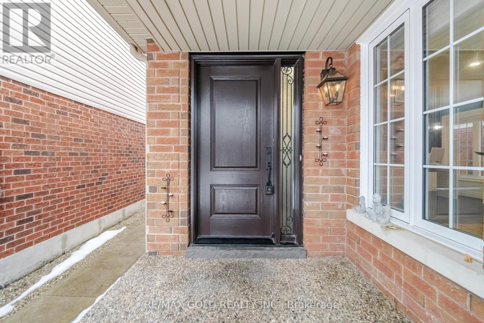 70 Curry Crescent, Halton Hills (Georgetown), Ontario  L7G 5T1 - Photo 2 - W13045850