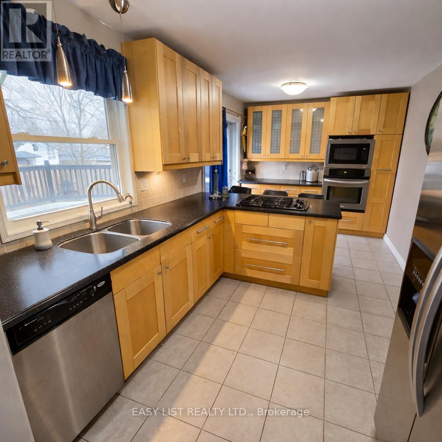 233 Elmore Drive, Halton Hills (Ac Acton), Ontario  L7J 1T8 - Photo 10 - W13046152