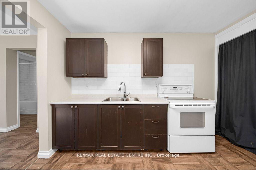 #2 Main Floor - 5 Ontario Street, Halton Hills (Georgetown), Ontario  L7G 3K5 - Photo 2 - W13047964