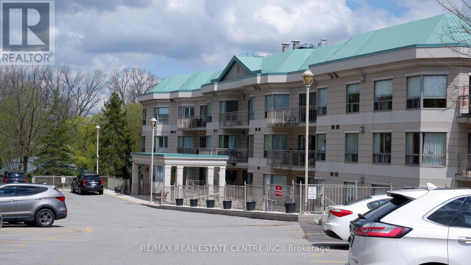 105 - 24 Chapel Street, Halton Hills (Georgetown), Ontario  L7G 6A7 - Photo 1 - W13048198