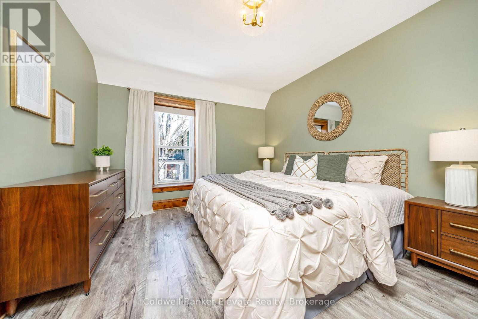 6 Queen Street, Halton Hills (Georgetown), Ontario  L7G 2E4 - Photo 32 - W13049338