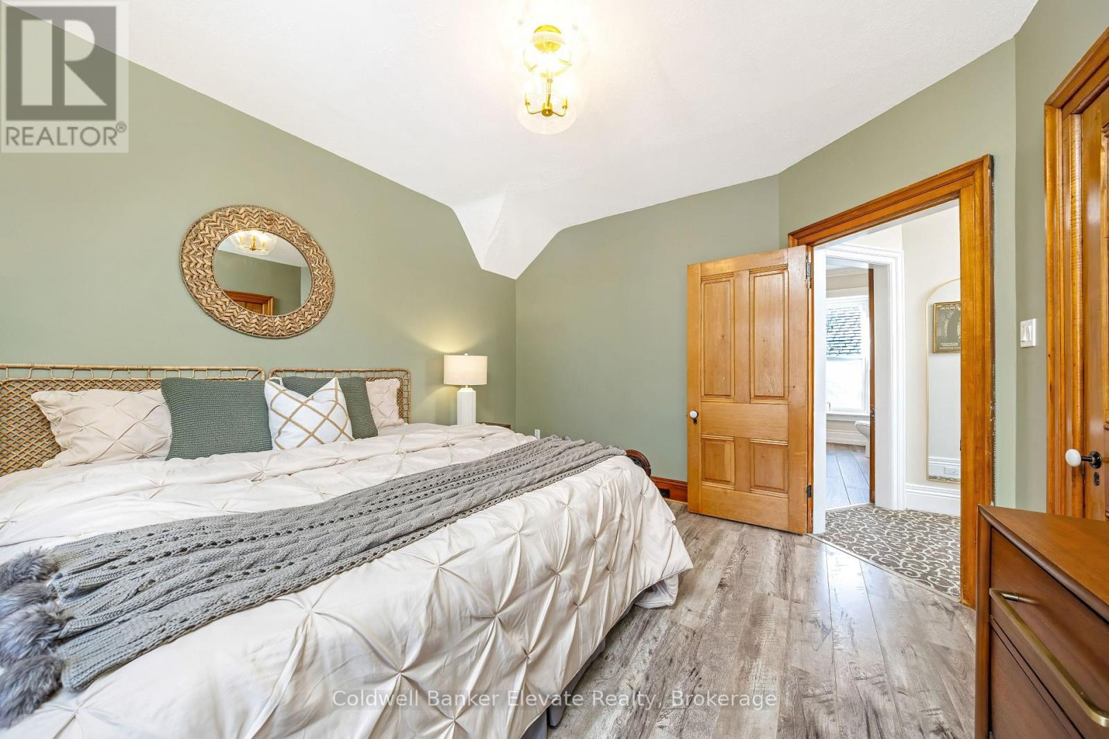 6 Queen Street, Halton Hills (Georgetown), Ontario  L7G 2E4 - Photo 33 - W13049338