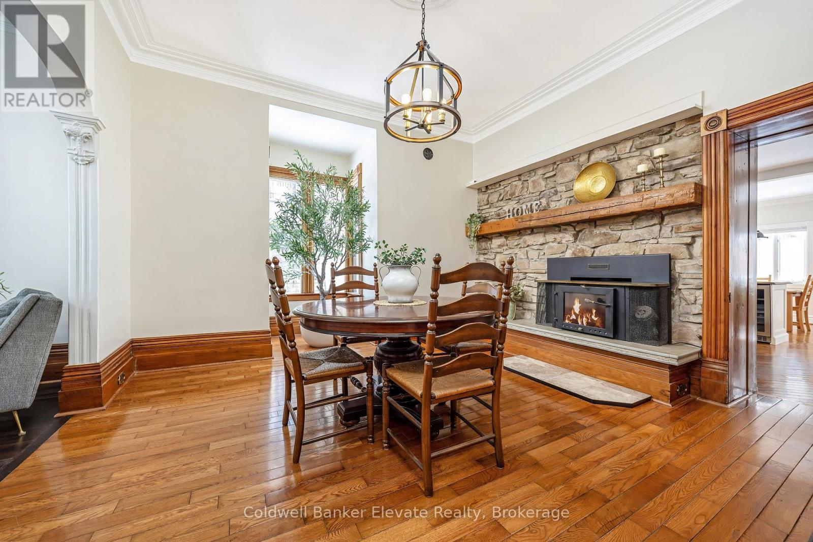 6 Queen Street, Halton Hills (Georgetown), Ontario  L7G 2E4 - Photo 5 - W13049338