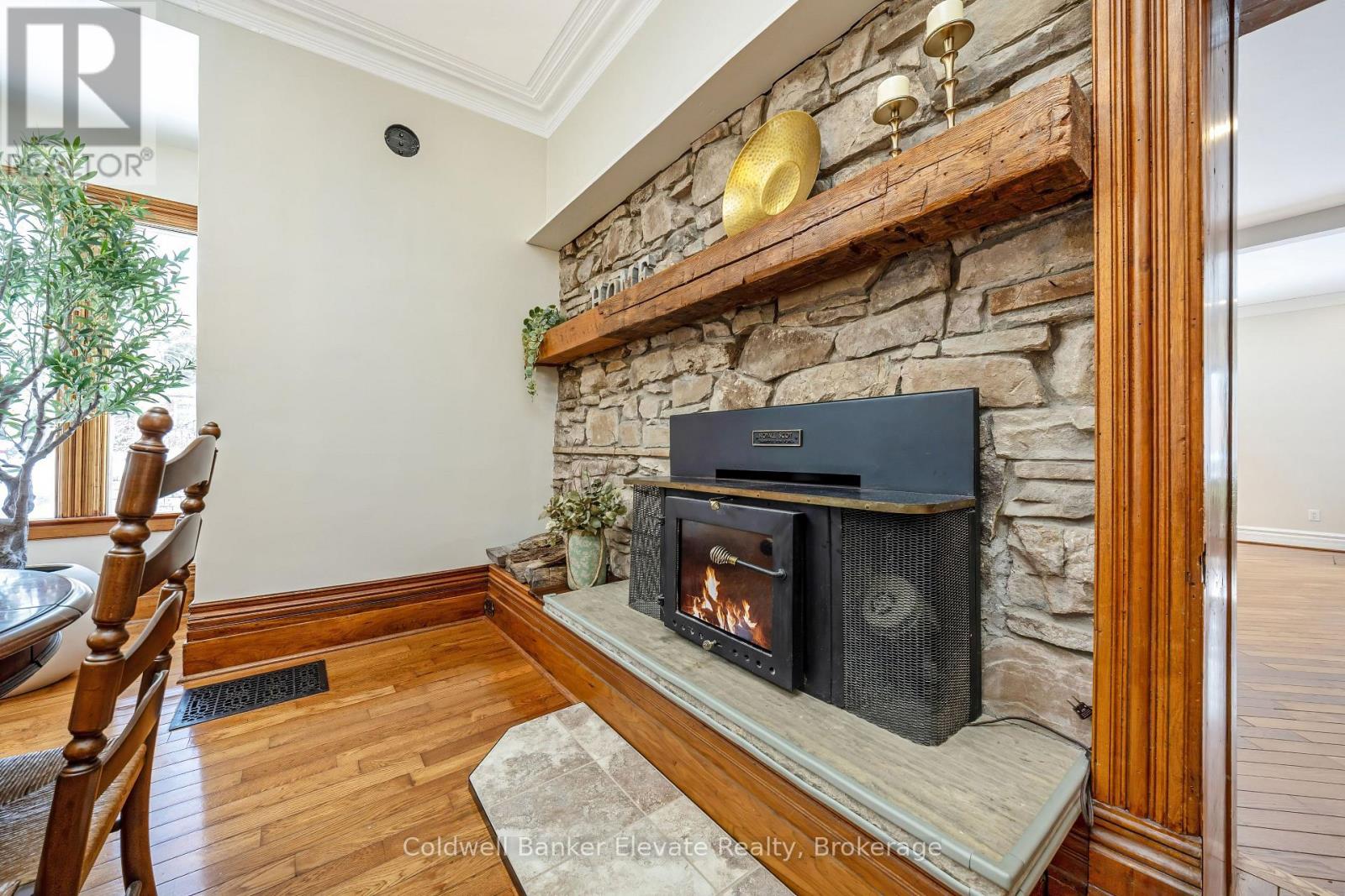 6 Queen Street, Halton Hills (Georgetown), Ontario  L7G 2E4 - Photo 7 - W13049338