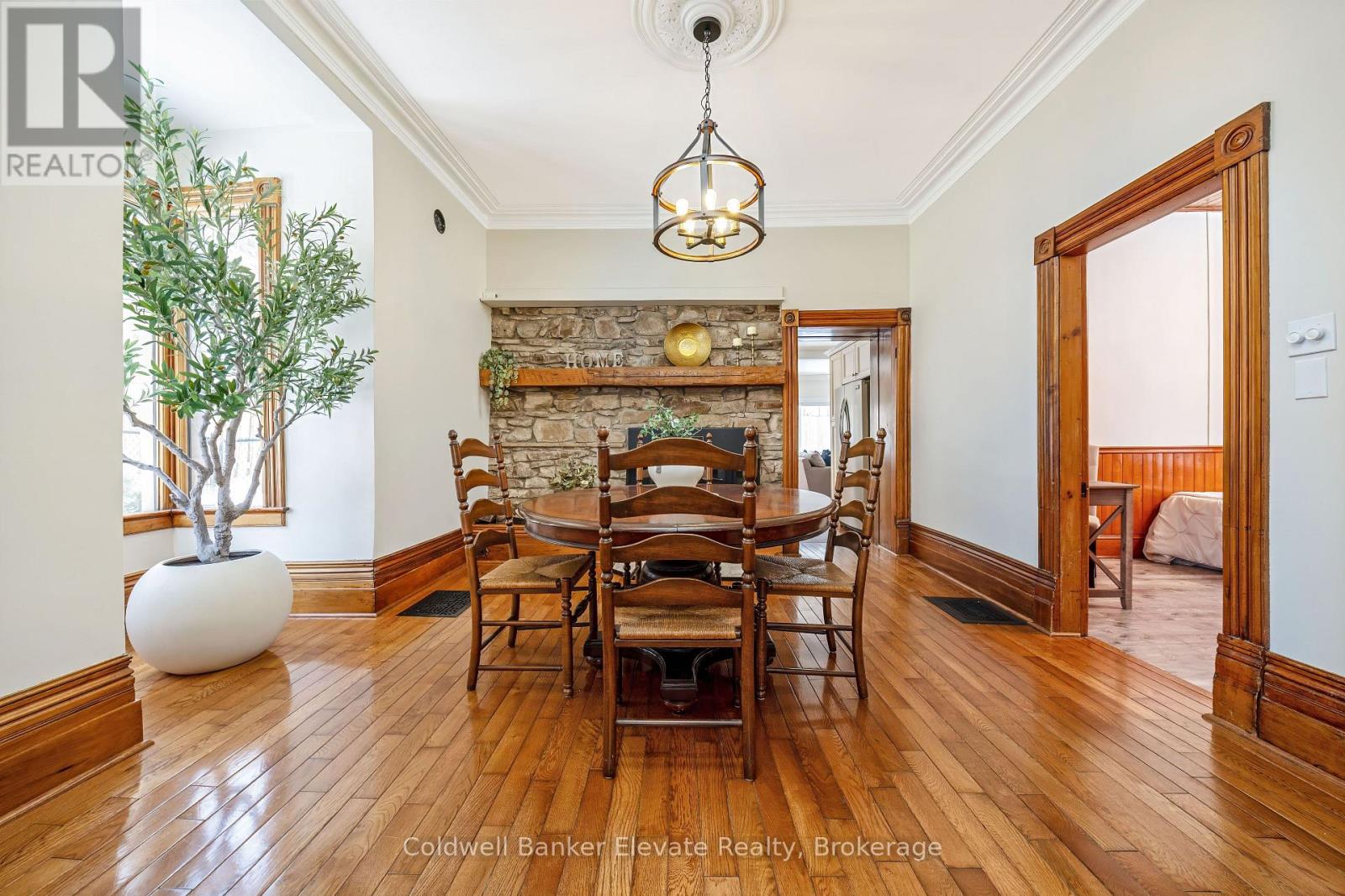 6 Queen Street, Halton Hills (Georgetown), Ontario  L7G 2E4 - Photo 8 - W13049338