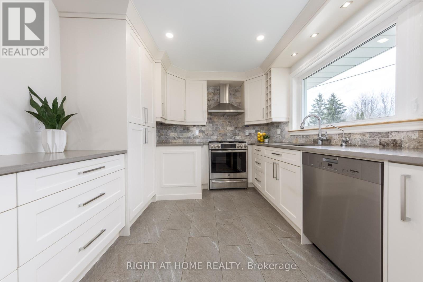 7 Lane Court, Halton Hills (Georgetown), Ontario  L7G 1S4 - Photo 18 - W13050566