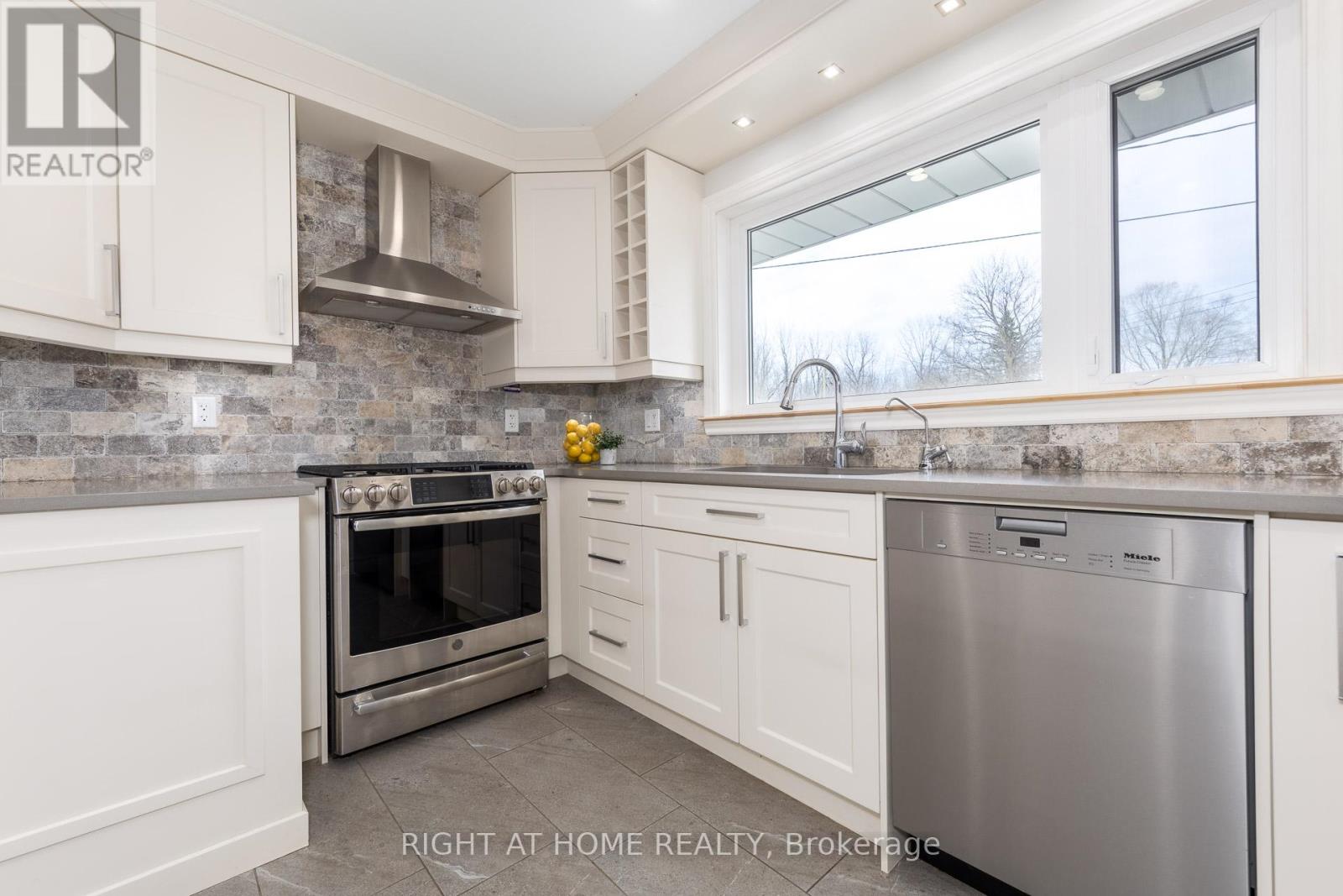 7 Lane Court, Halton Hills (Georgetown), Ontario  L7G 1S4 - Photo 19 - W13050566