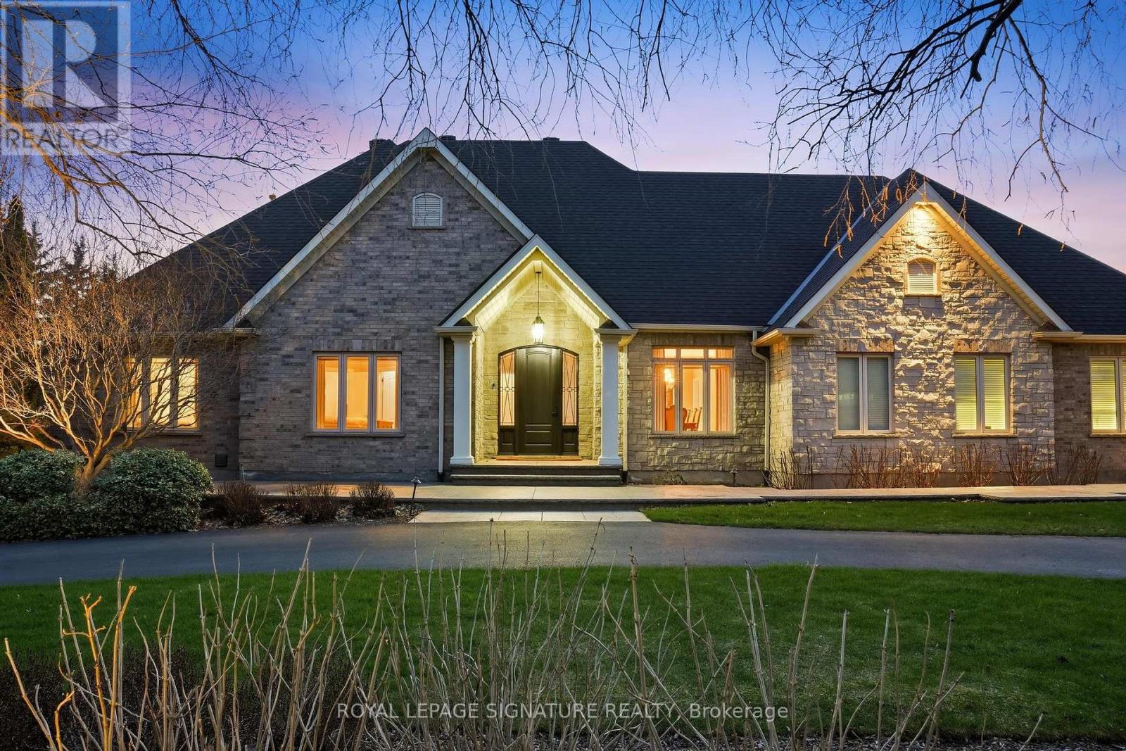 21 Bishop Court, Halton Hills (Glen Williams), Ontario  L7G 6G8 - Photo 1 - W13051060