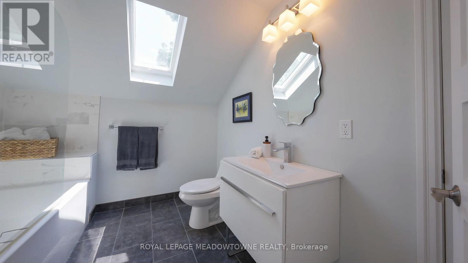 12369 Elizabeth Street, Halton Hills (Limehouse), Ontario  L0P 1H0 - Photo 28 - W13051278