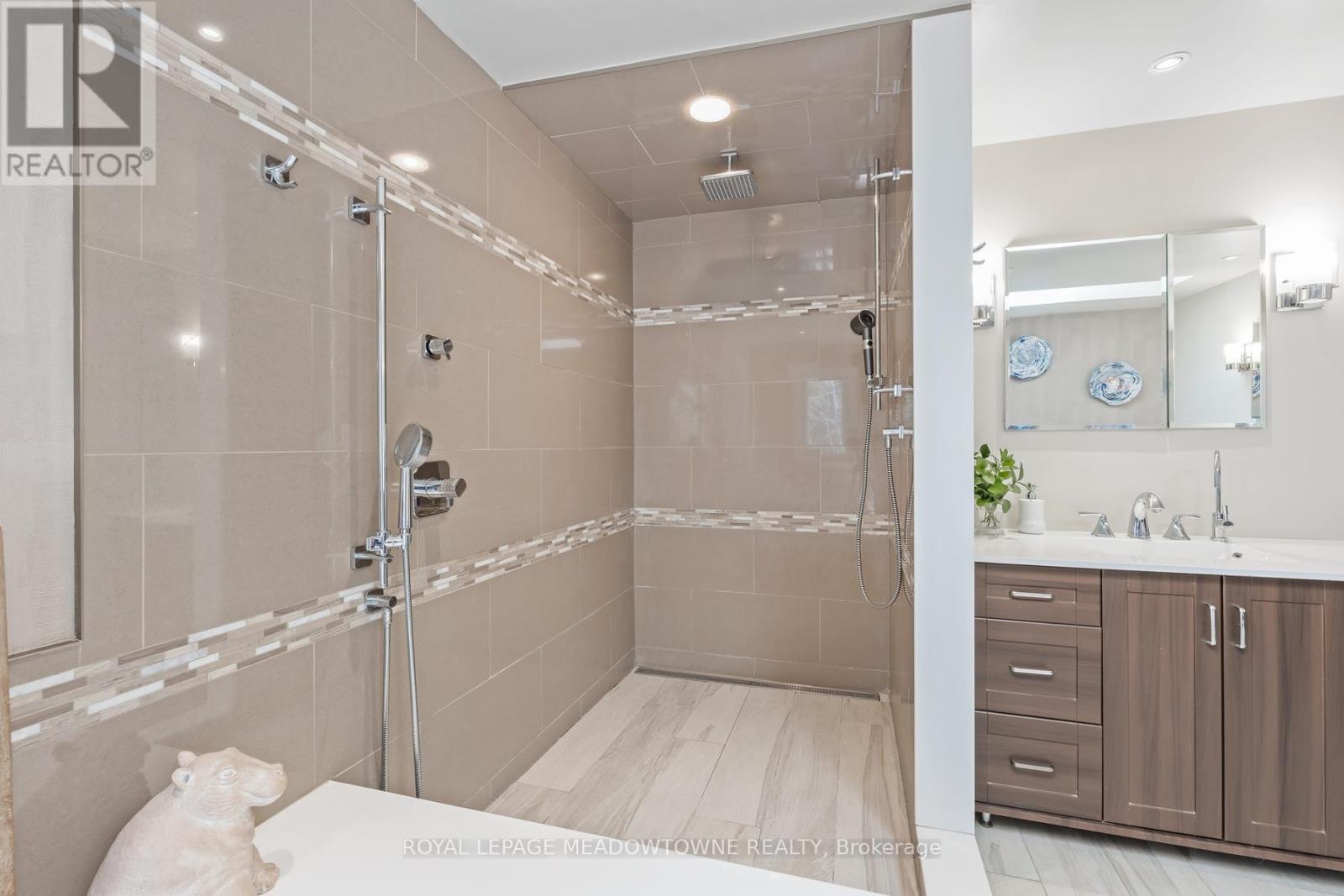 16 Oak Ridge Drive, Halton Hills (Glen Williams), Ontario  L7G 5G6 - Photo 35 - W13051972