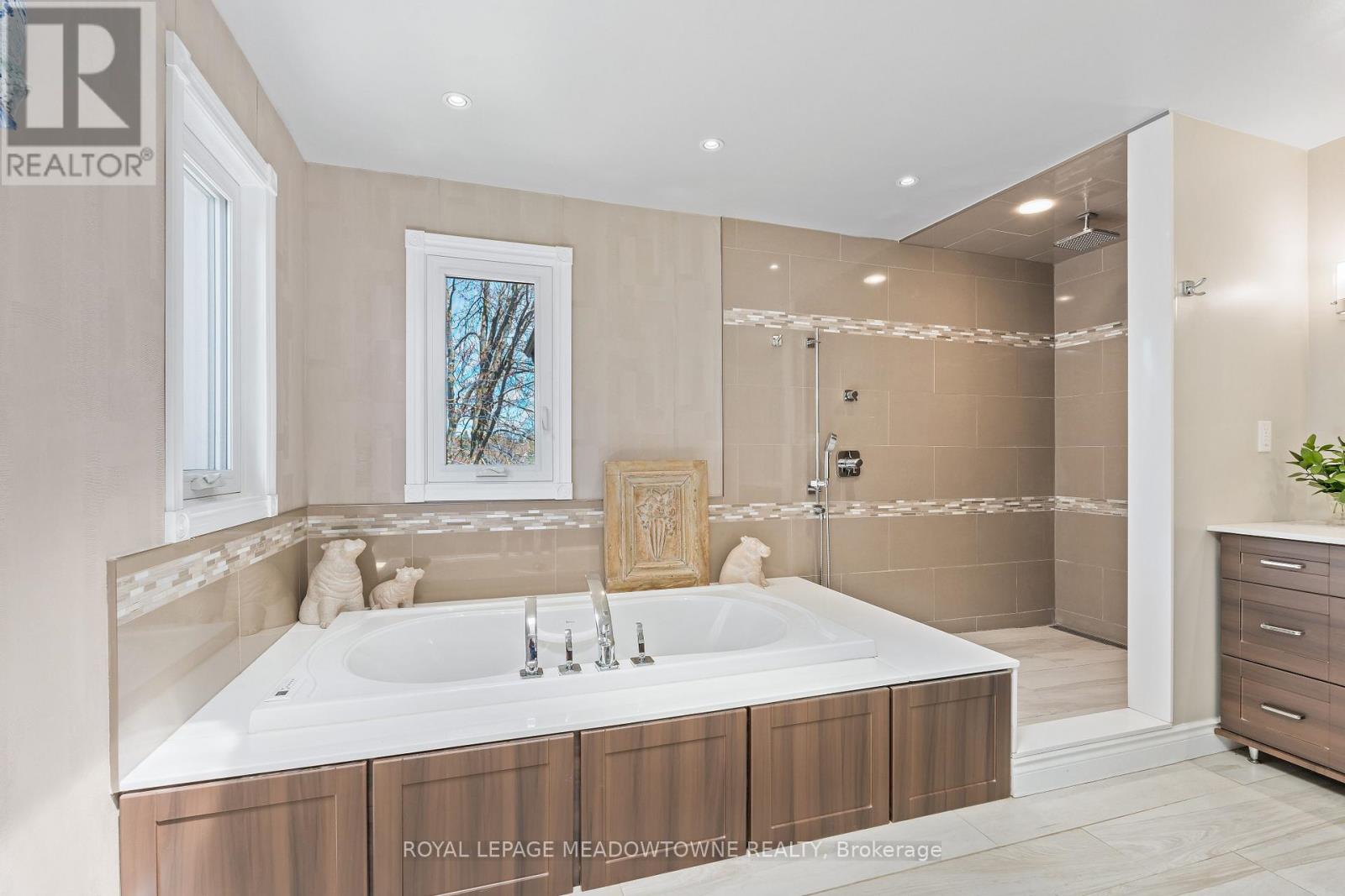 16 Oak Ridge Drive, Halton Hills (Glen Williams), Ontario  L7G 5G6 - Photo 36 - W13051972