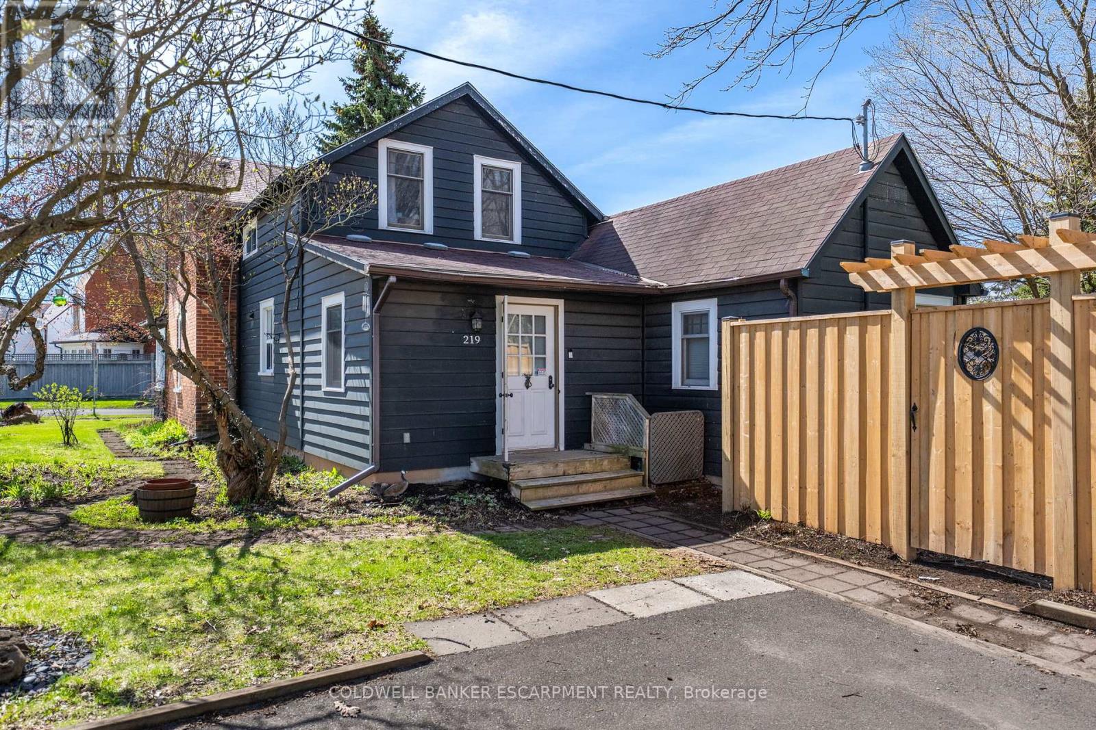 219 Arthur Street, Halton Hills (Ac Acton), Ontario  L7J 1L8 - Photo 34 - W13056154