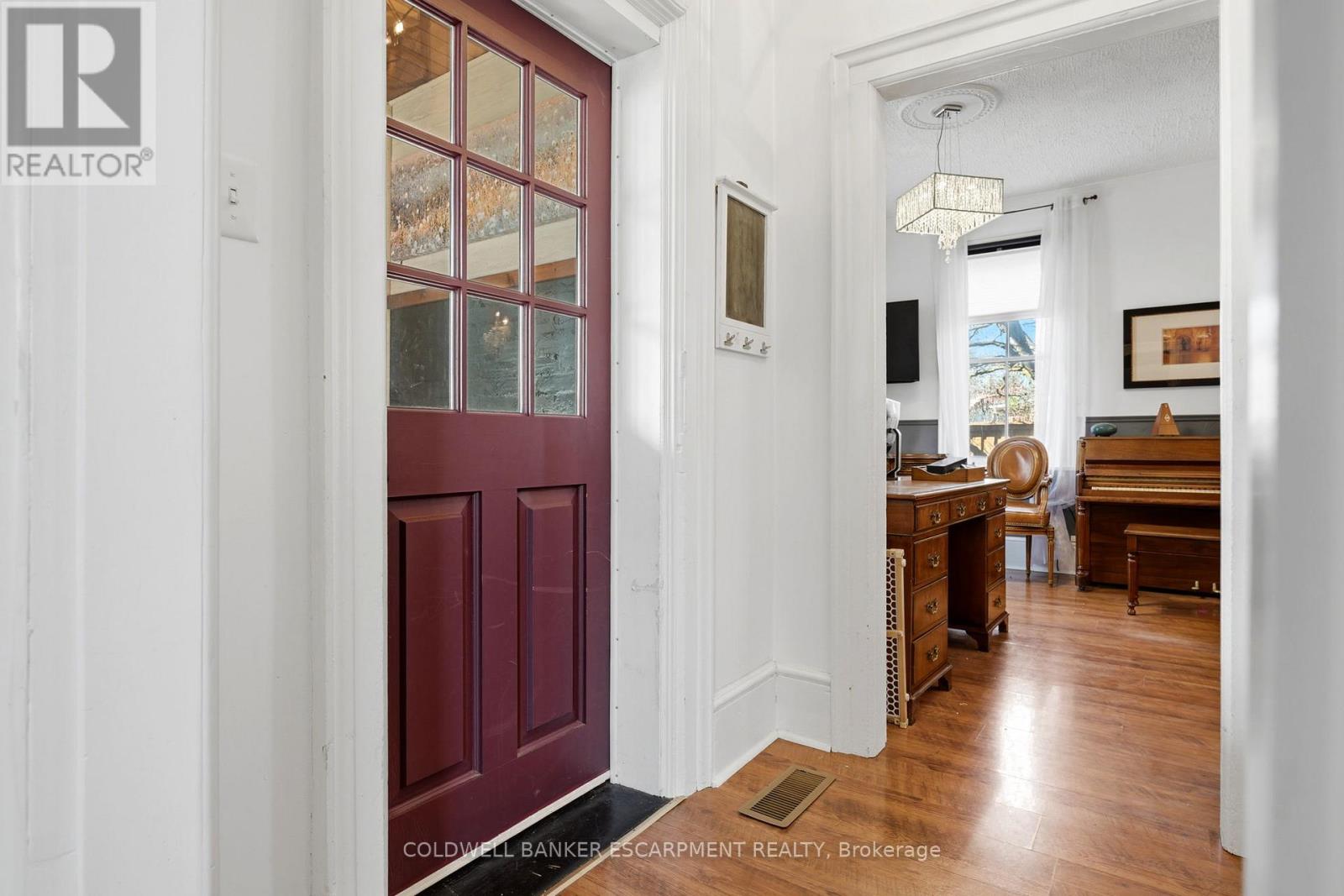 219 Arthur Street, Halton Hills (Ac Acton), Ontario  L7J 1L8 - Photo 5 - W13056154