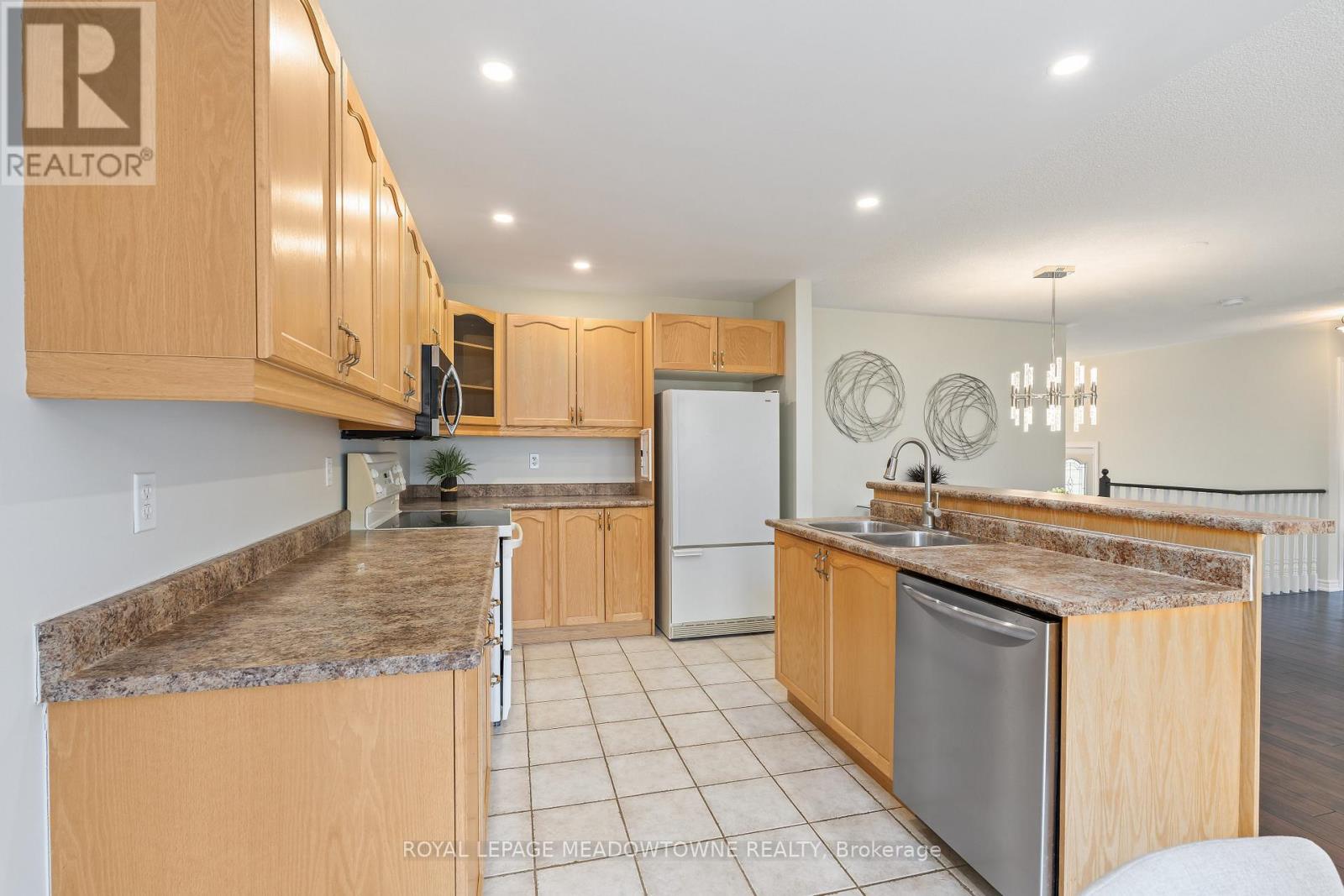 8 Bonnette Street, Halton Hills (Ac Acton), Ontario  L7J 2Z9 - Photo 16 - W13061466