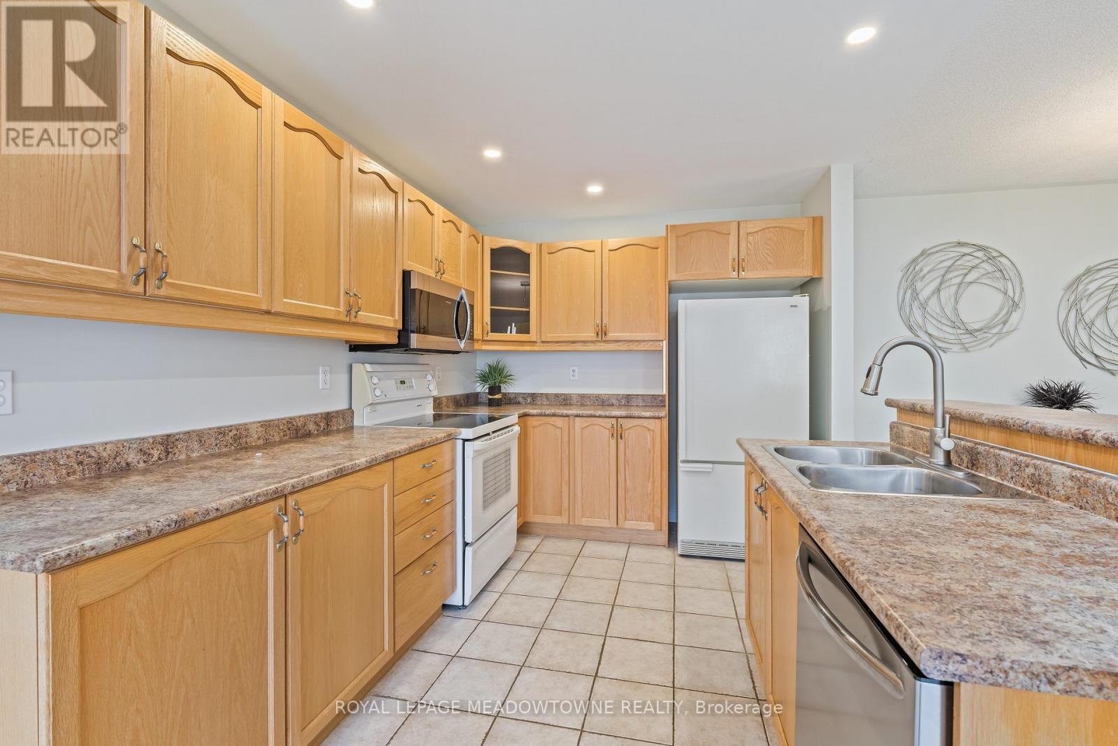 8 Bonnette Street, Halton Hills (Ac Acton), Ontario  L7J 2Z9 - Photo 17 - W13061466