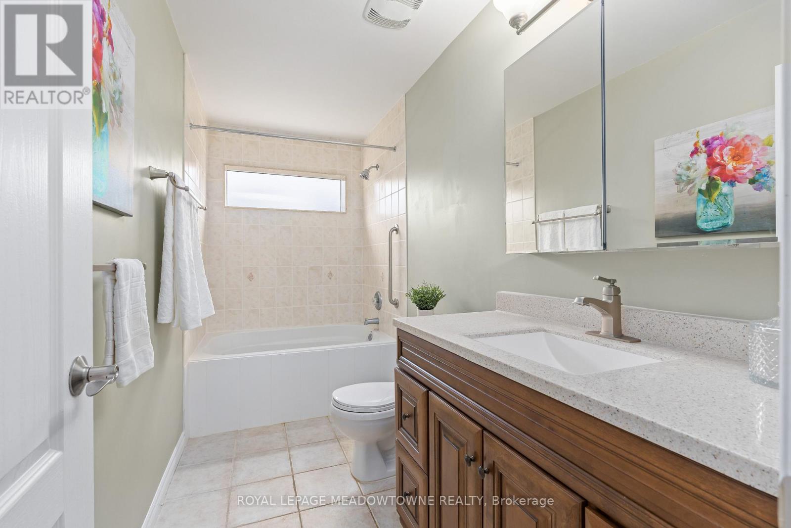 8 Bonnette Street, Halton Hills (Ac Acton), Ontario  L7J 2Z9 - Photo 25 - W13061466