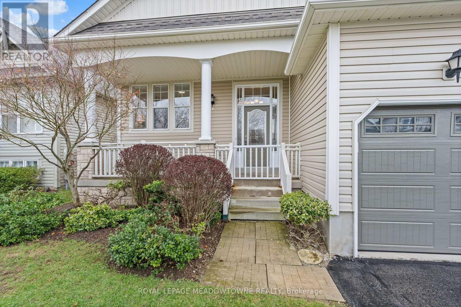 8 Bonnette Street, Halton Hills (Ac Acton), Ontario  L7J 2Z9 - Photo 3 - W13061466