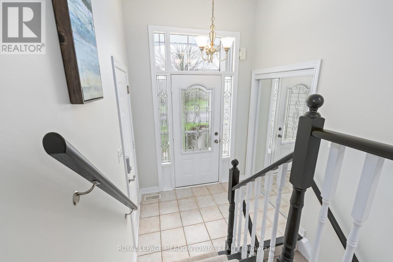 8 Bonnette Street, Halton Hills (Ac Acton), Ontario  L7J 2Z9 - Photo 6 - W13061466
