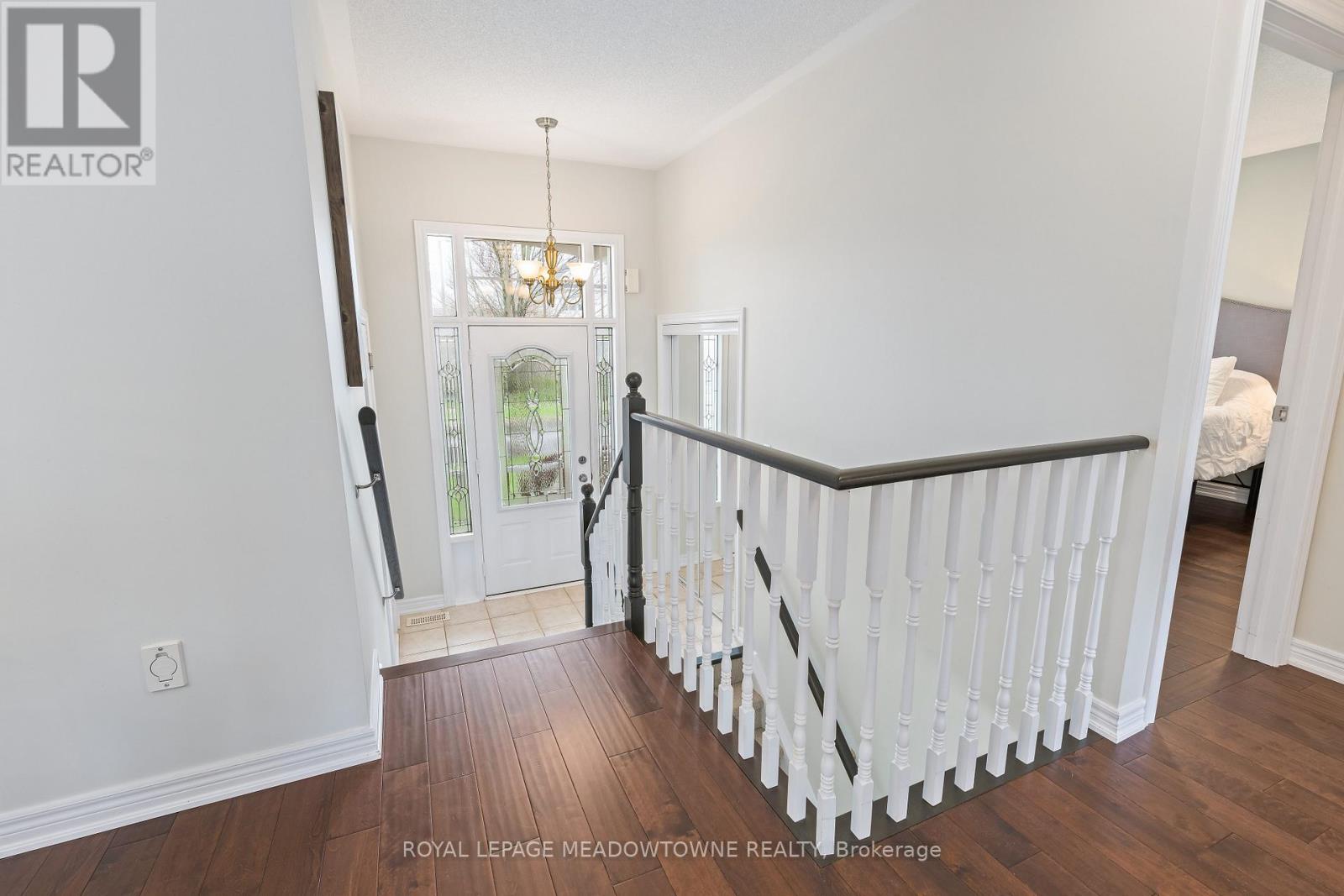 8 Bonnette Street, Halton Hills (Ac Acton), Ontario  L7J 2Z9 - Photo 7 - W13061466