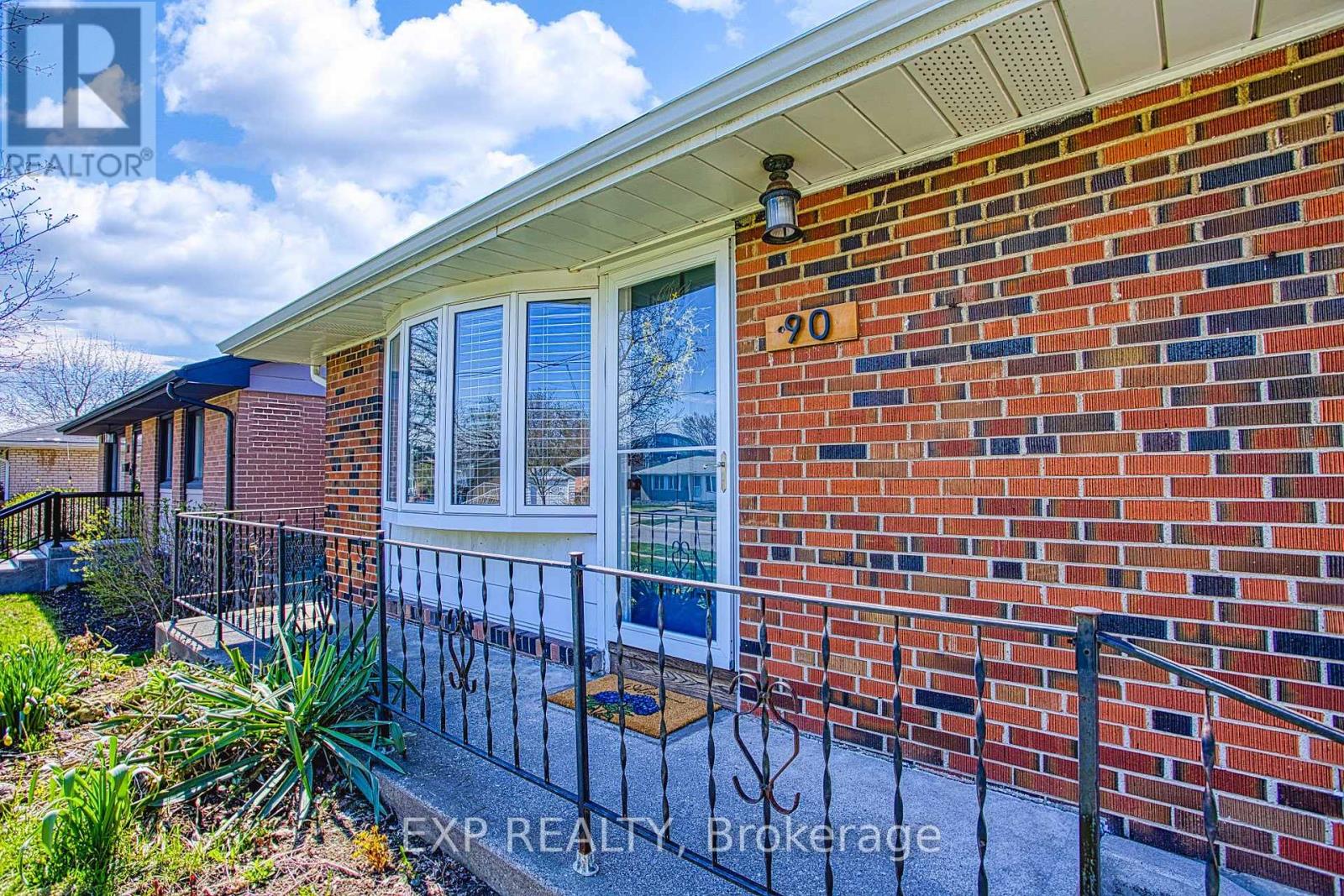 90 Prince Charles Drive, Halton Hills (Georgetown), Ontario  L7G 3V4 - Photo 4 - W13061902