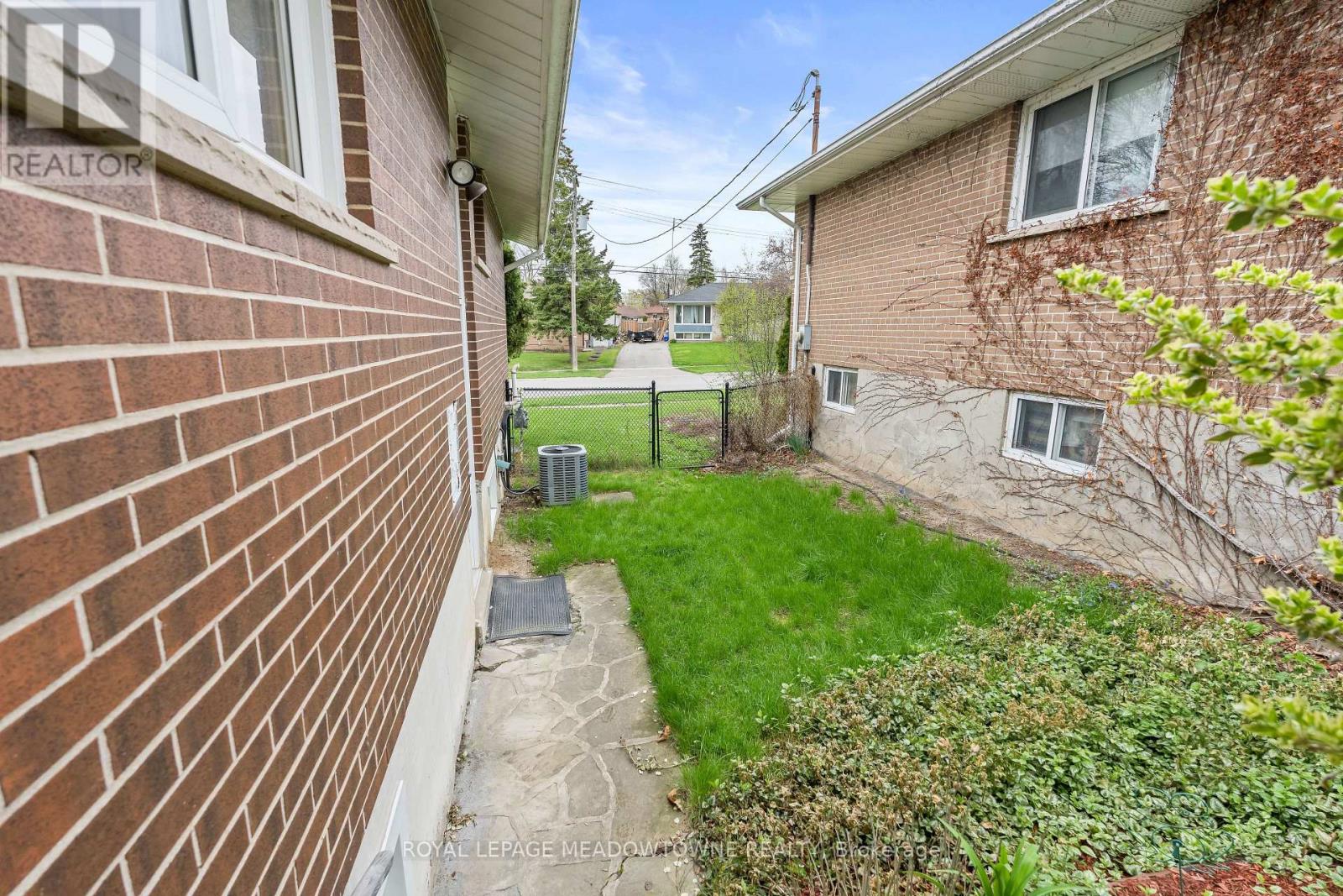 24 Gower Road, Halton Hills (Georgetown), Ontario  L7G 1E5 - Photo 33 - W13061958