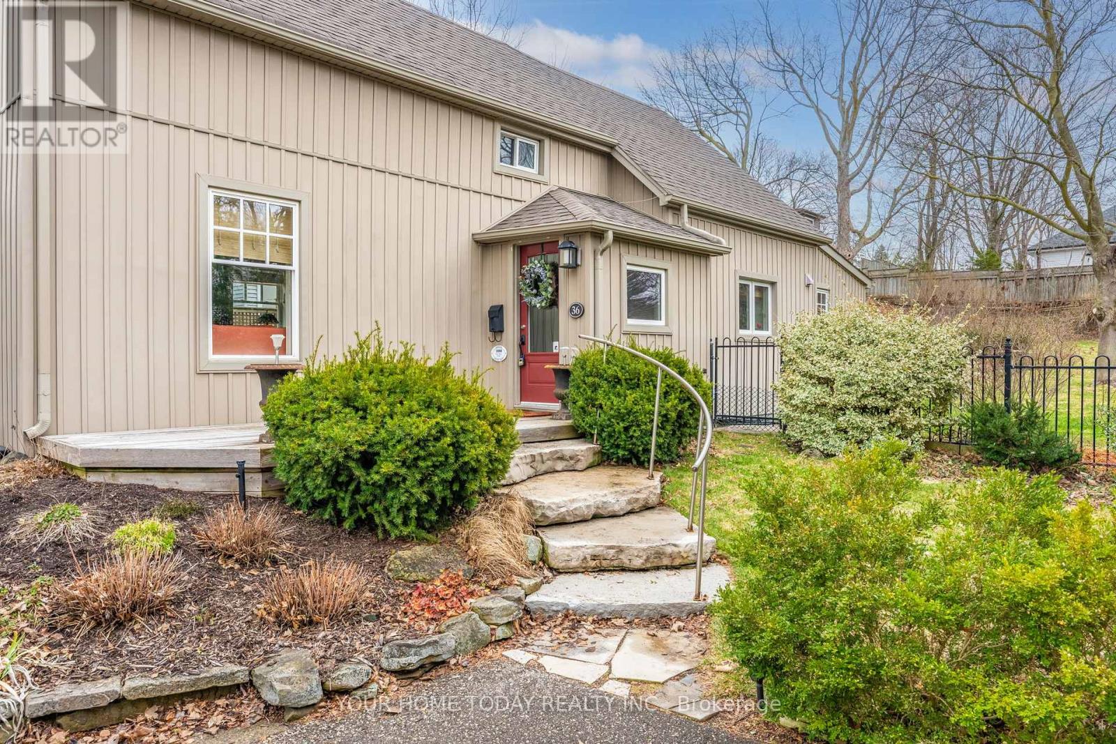 36 Queen Street, Halton Hills (Georgetown), Ontario  L7G 2E6 - Photo 4 - W13062040