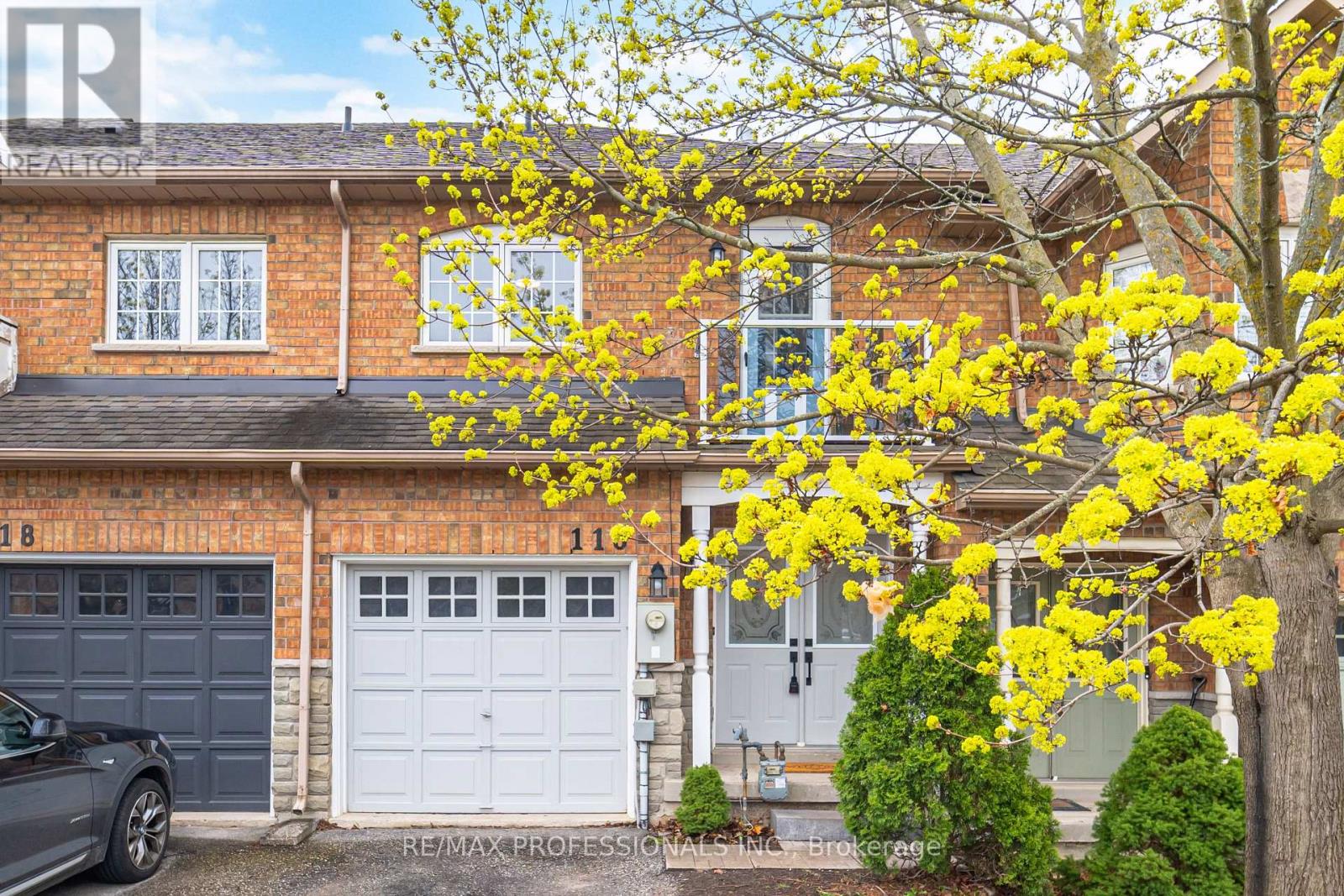 116 Dominion Gardens Drive, Halton Hills (Georgetown), Ontario  L7G 6B4 - Photo 2 - W13062398