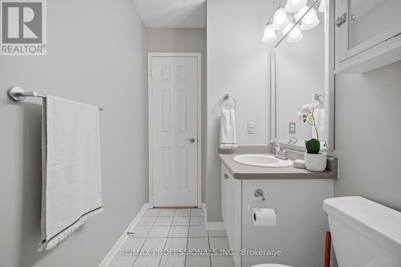 116 Dominion Gardens Drive, Halton Hills (Georgetown), Ontario  L7G 6B4 - Photo 25 - W13062398