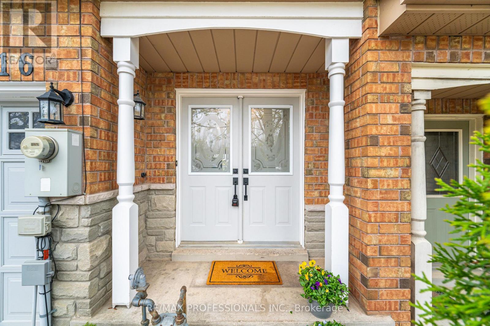 116 Dominion Gardens Drive, Halton Hills (Georgetown), Ontario  L7G 6B4 - Photo 3 - W13062398