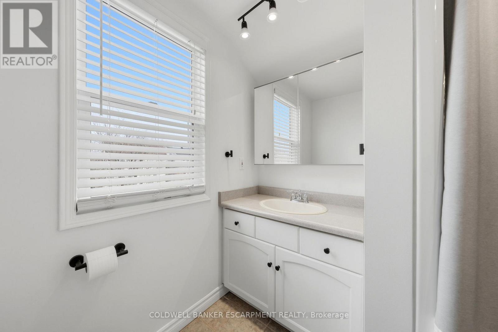 58 Dairy Drive, Halton Hills (Ac Acton), Ontario  L7J 2Y1 - Photo 29 - W13068424