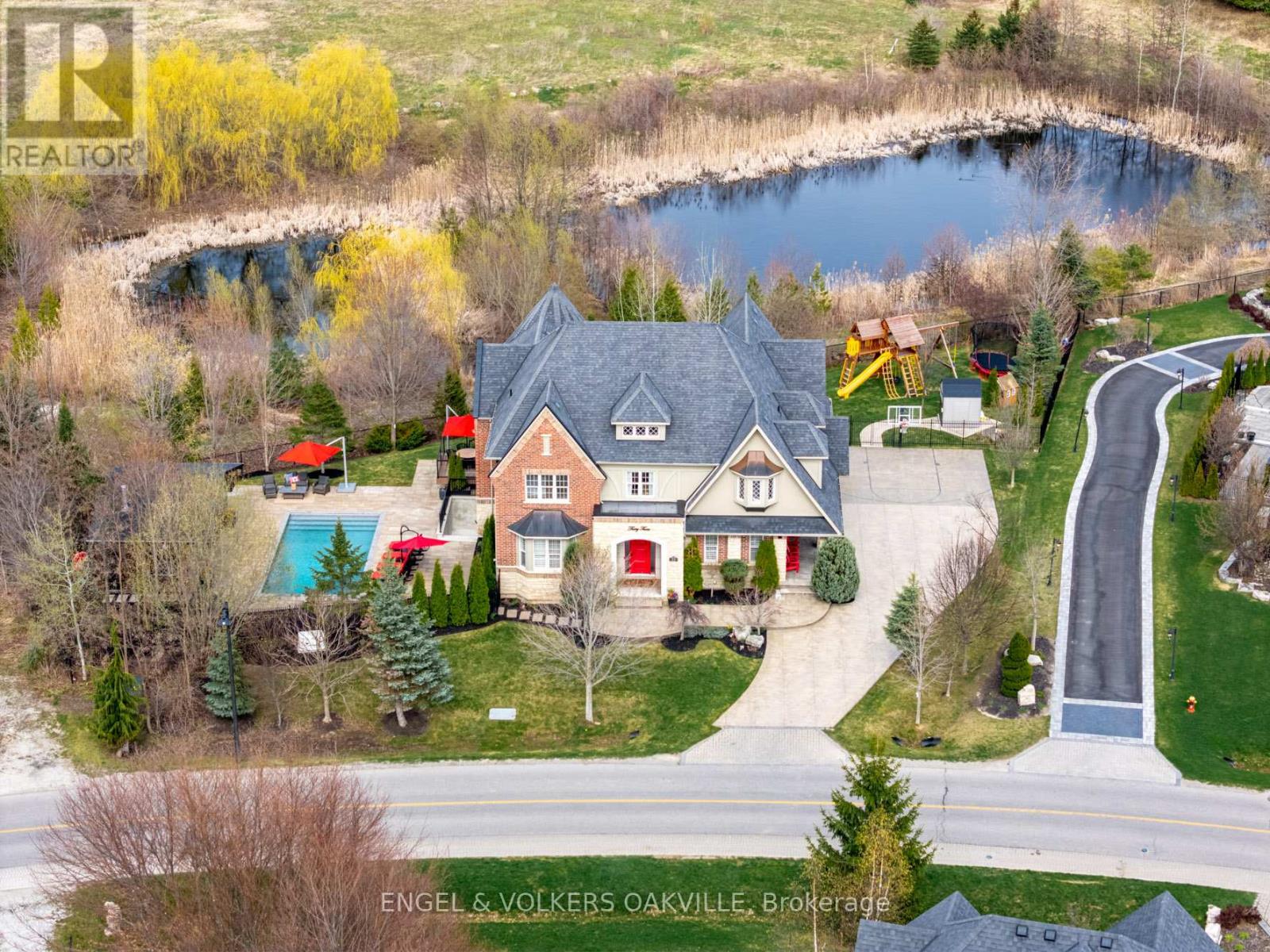 33 Barraclough Boulevard, Halton Hills (Rural Halton Hills), Ontario  L7G 0E8 - Photo 2 - W13071770