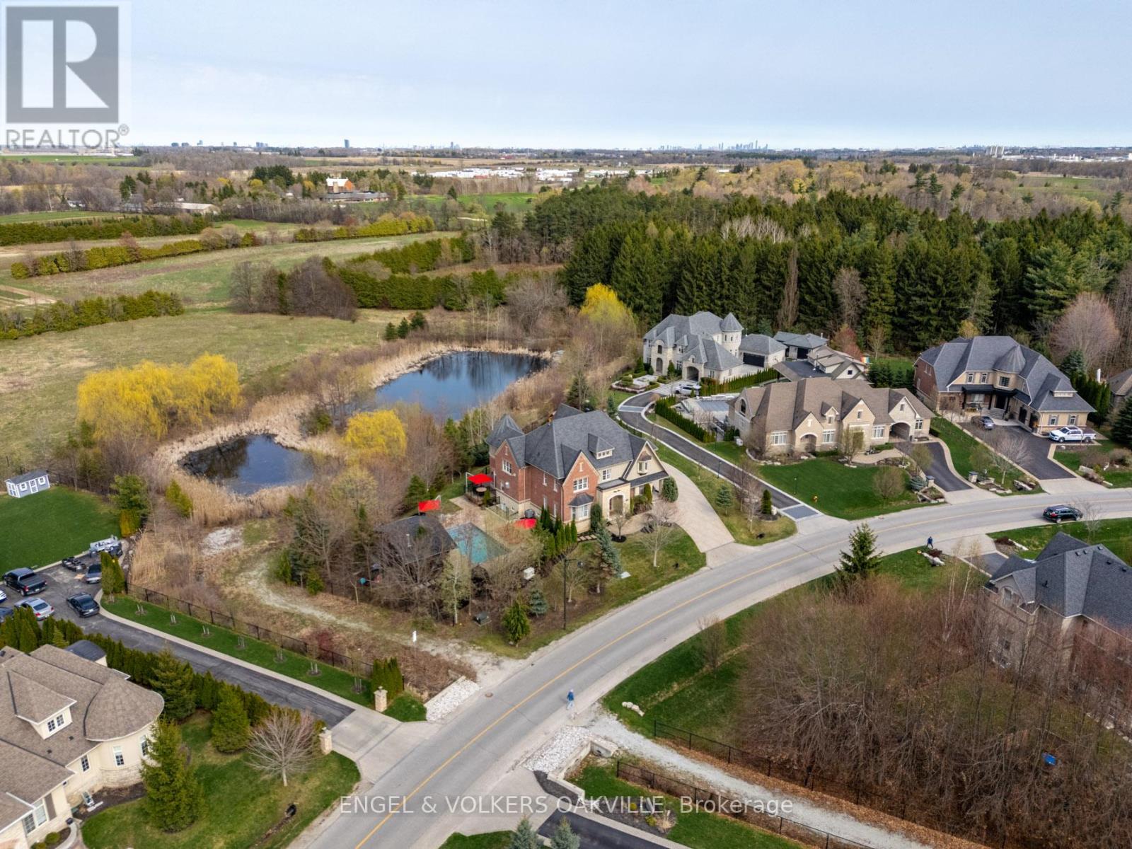 33 Barraclough Boulevard, Halton Hills (Rural Halton Hills), Ontario  L7G 0E8 - Photo 3 - W13071770