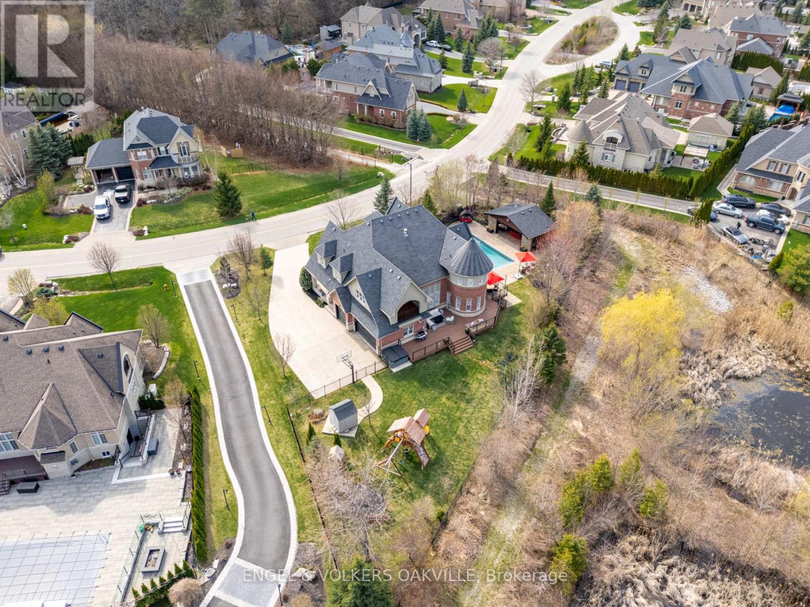33 Barraclough Boulevard, Halton Hills (Rural Halton Hills), Ontario  L7G 0E8 - Photo 4 - W13071770