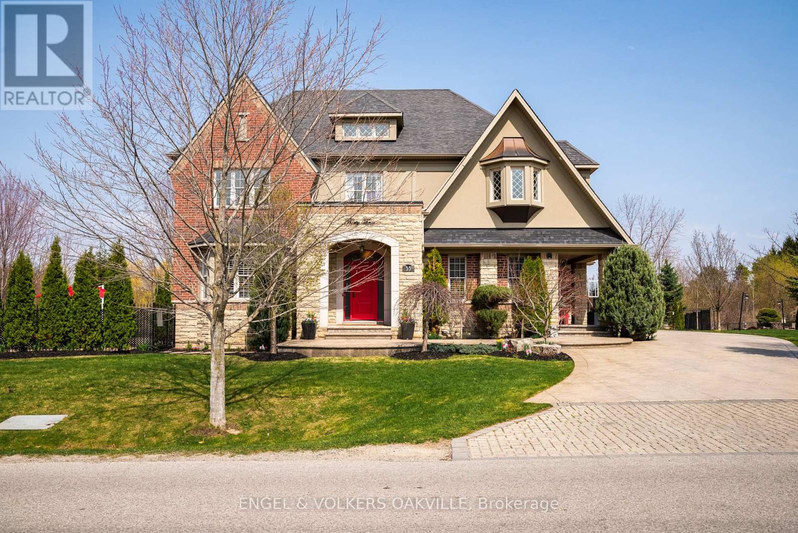 33 Barraclough Boulevard, Halton Hills (Rural Halton Hills), Ontario  L7G 0E8 - Photo 7 - W13071770