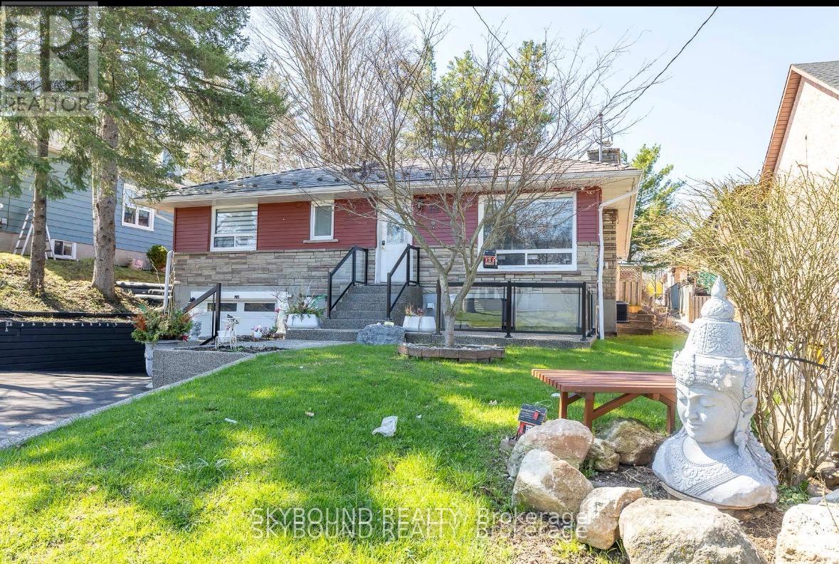32 Victoria Avenue, Halton Hills (Ac Acton), Ontario  L7J 1Y9 - Photo 1 - W13075964
