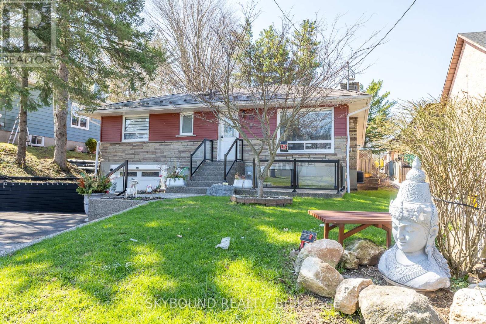 32 Victoria Avenue, Halton Hills (Ac Acton), Ontario  L7J 1Y9 - Photo 2 - W13075964