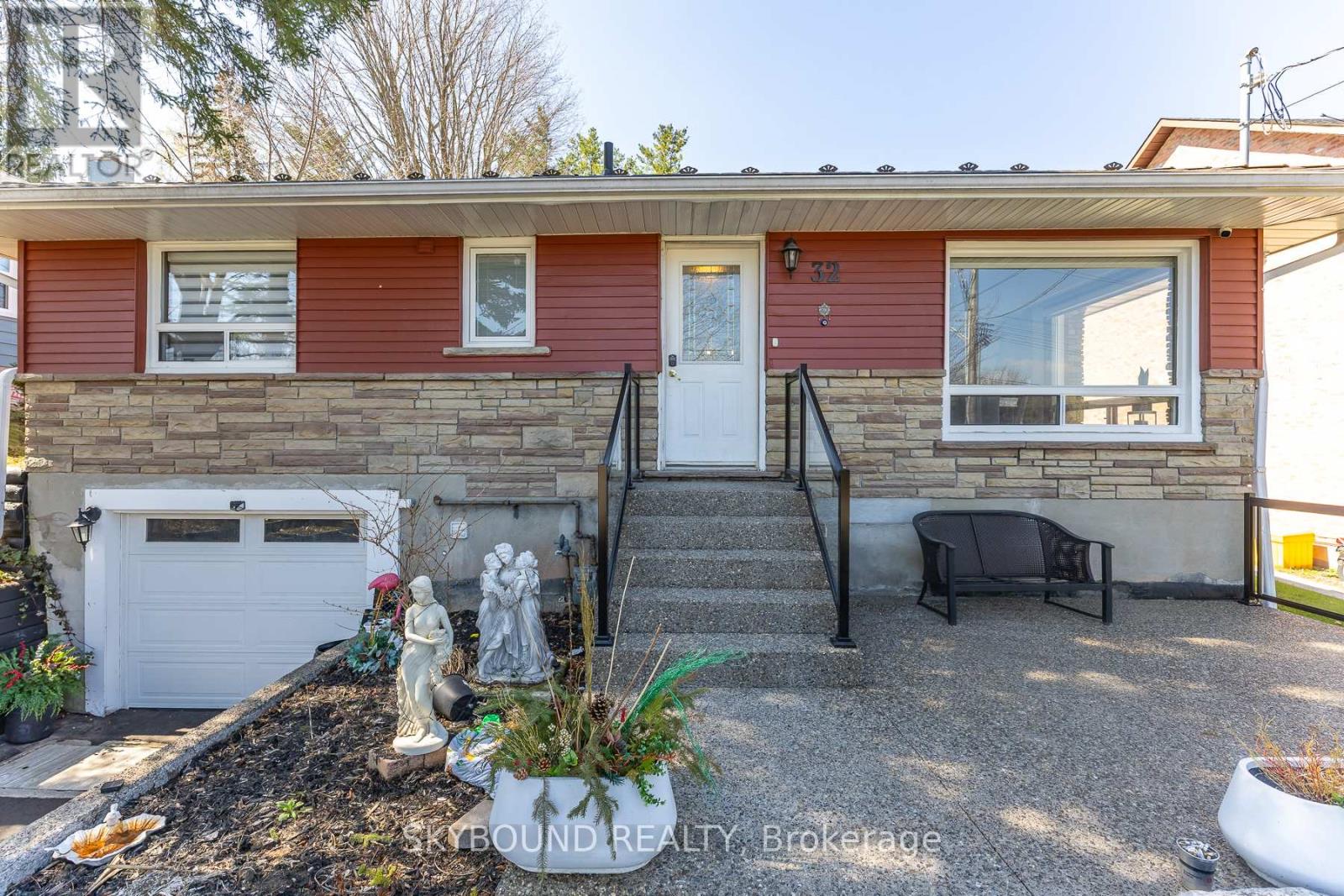 32 Victoria Avenue, Halton Hills (Ac Acton), Ontario  L7J 1Y9 - Photo 4 - W13075964