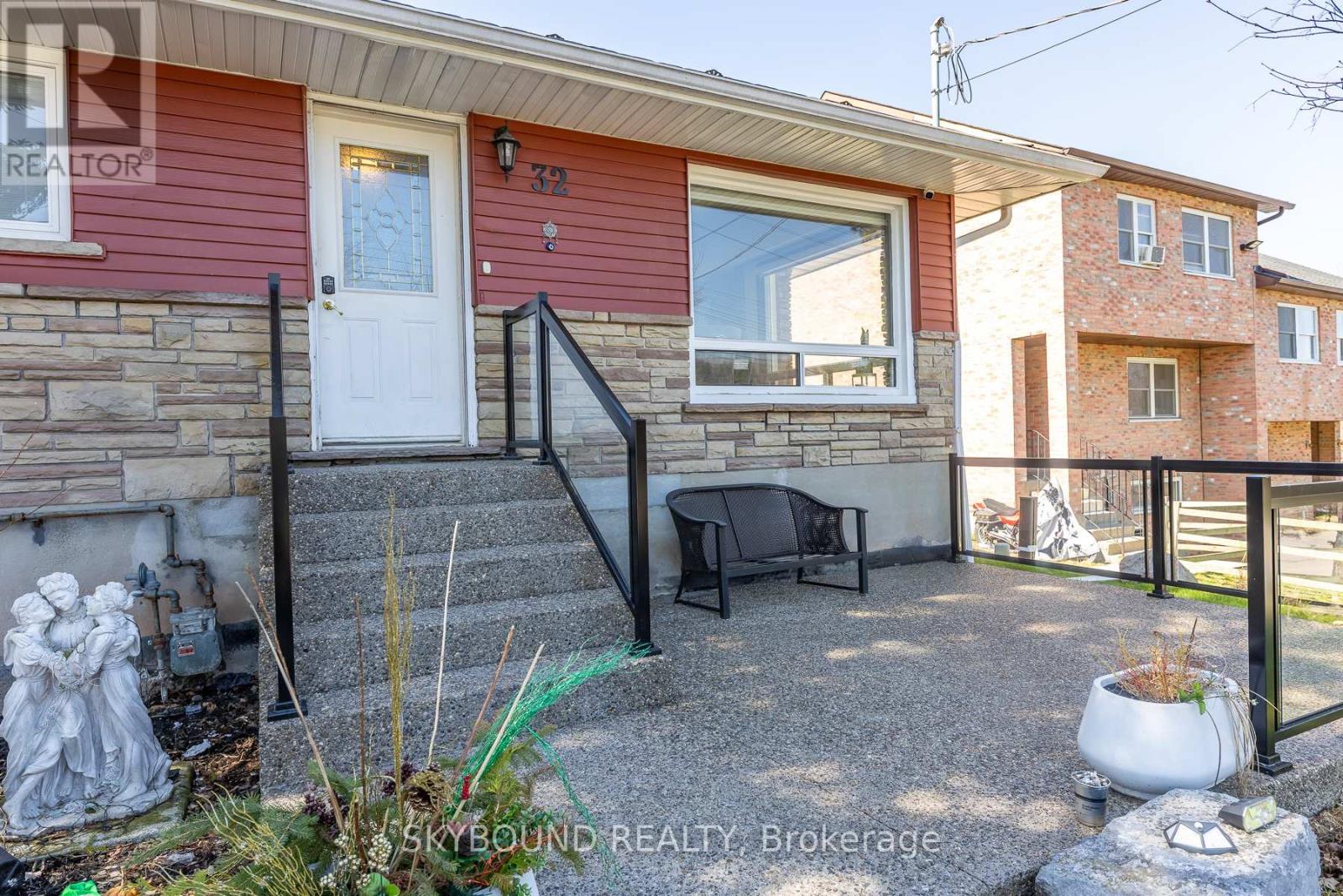 32 Victoria Avenue, Halton Hills (Ac Acton), Ontario  L7J 1Y9 - Photo 5 - W13075964