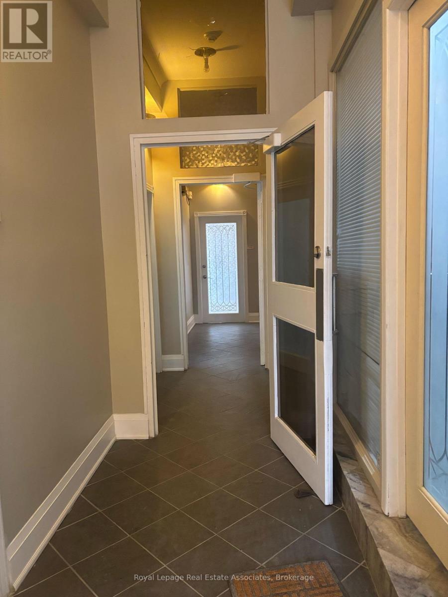 202c - 112 Main Street S, Halton Hills (Georgetown), Ontario  L7G 3E4 - Photo 3 - W13080310